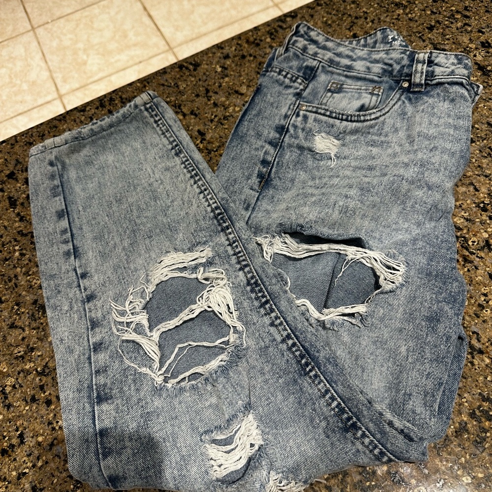 Refuge Distressed Blue Jeans